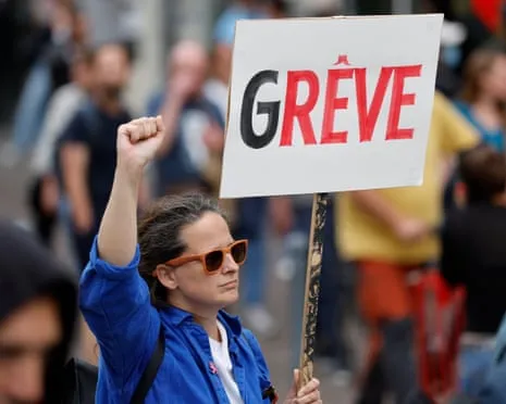 France Preparing for Major Strike Action During Deepening Governmental Crisis